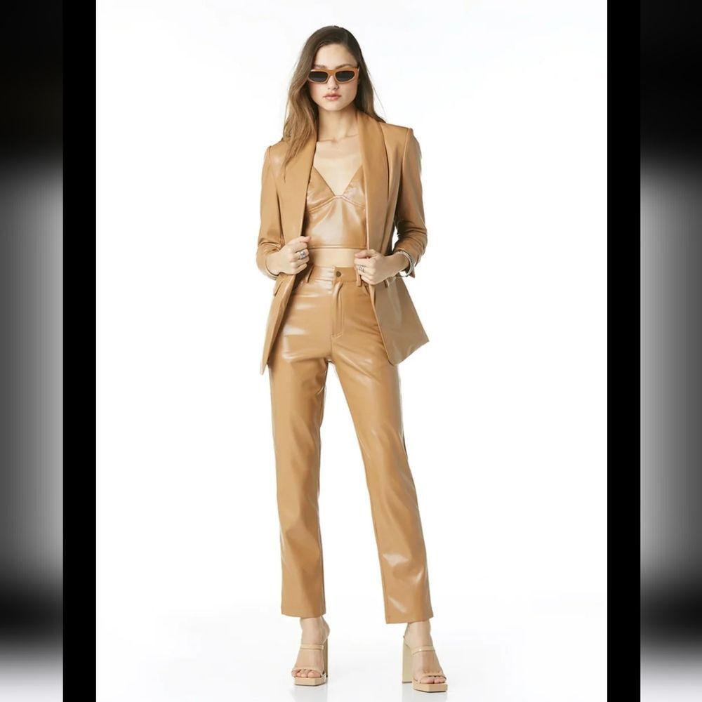 NWT Tart Collections Kia Blazer Vegan Leather Beige size M AA-1962